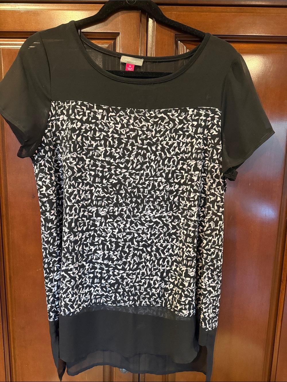 Vince Camuto Black & White light weight voile Printed Short Sleeve Tunic